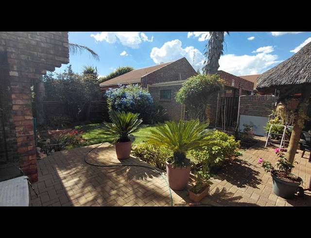 3 BEDROOM TOWNHOUSE FOR SALE IN UNIVERSITAS RIDGE